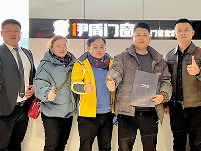 加盟超凡国际门窗合影
