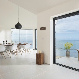 超凡国际门窗，广东首家接受CCTV央视专访的十大门窗品牌！