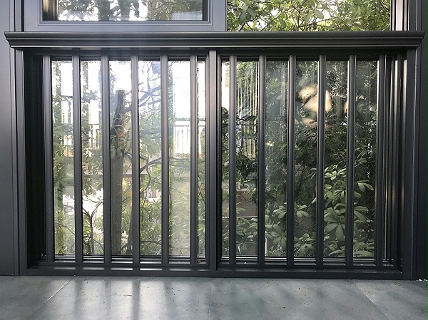 超凡国际门窗儿童安全防护栏，给孩子加装一道居家安全屏障！